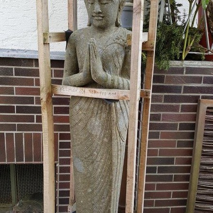 Buddha stehend